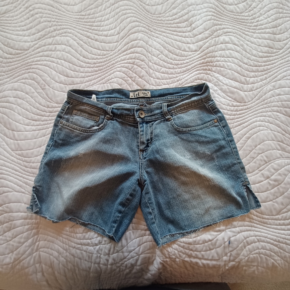 L.E.I. Ashley trouble Jean shorts junior 9
